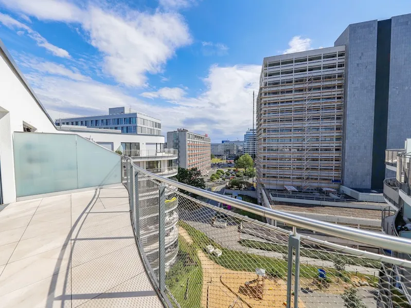 Penthouse-Flair auf 58 m² – mit sonnigem Außenbereich und Einbauküche — photo 1
